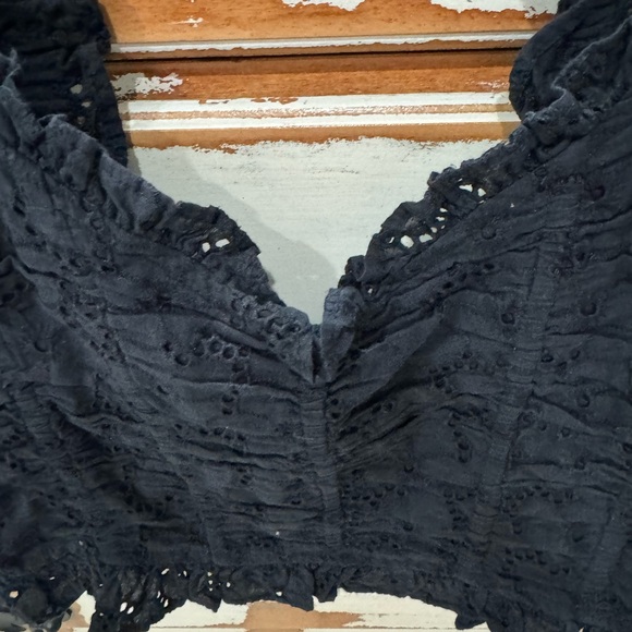 Urban Outfitters Kya Black Ruffled Eyelet Crop Tank Top Size Medium - Picture 4 of 6